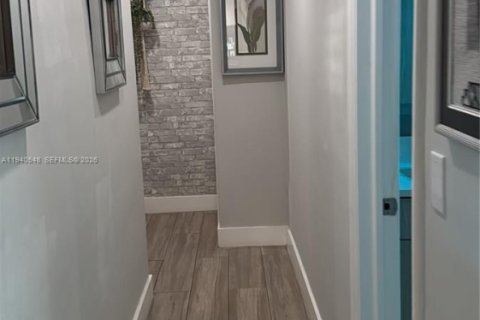 Casa en venta en Hollywood, Florida, 4 dormitorios, 205.78 m2 № 1997975 - foto 13