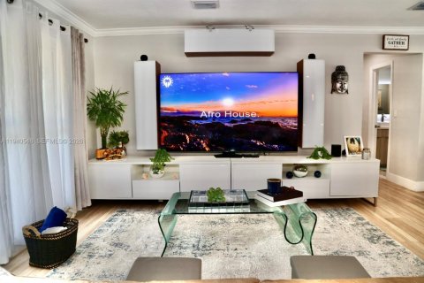 Casa en venta en Hollywood, Florida, 4 dormitorios, 205.78 m2 № 1997975 - foto 7