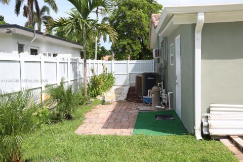 Casa en venta en Hollywood, Florida, 4 dormitorios, 205.78 m2 № 1997975 - foto 6