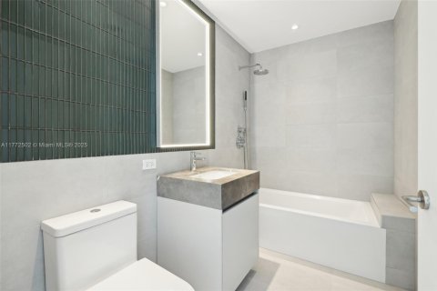 Condo in Miami Beach, Florida, 4 bedrooms  № 1704684 - photo 21