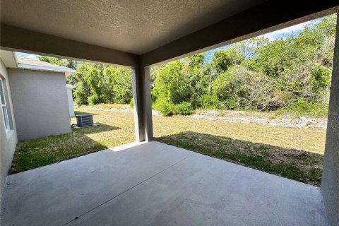 House in Poinciana, Florida 3 bedrooms, 154.4 sq.m. № 1531157 - photo 27