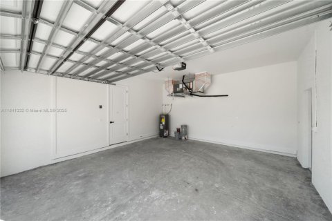 House in Lehigh Acres, Florida 3 bedrooms, 117.99 sq.m. № 1830277 - photo 16