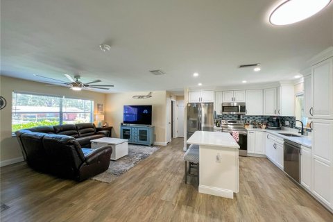 Villa ou maison à vendre à Clearwater, Floride: 3 chambres, 126.81 m2 № 2141013 - photo 4