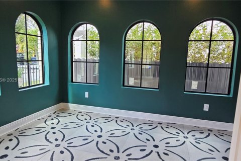 House in Miami, Florida 5 bedrooms, 217.02 sq.m. № 1804332 - photo 17