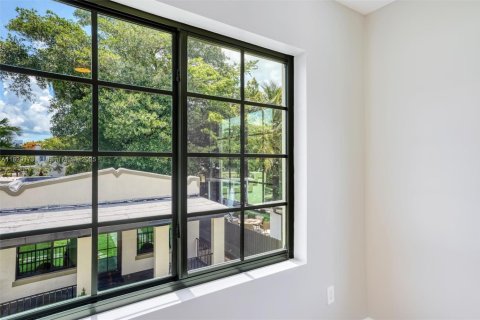 House in Miami, Florida 5 bedrooms, 217.02 sq.m. № 1804332 - photo 21
