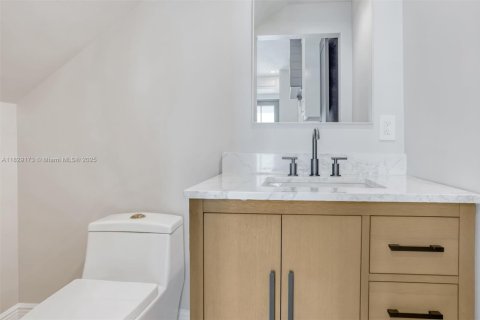 House in Miami, Florida 5 bedrooms, 217.02 sq.m. № 1804332 - photo 7