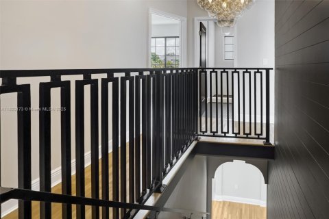 House in Miami, Florida 5 bedrooms, 217.02 sq.m. № 1804332 - photo 18