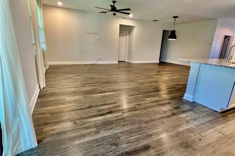 Villa ou maison à louer à Wesley Chapel, Floride: 4 chambres, 213.58 m2 № 2102415 - photo 8