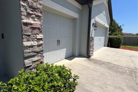 Villa ou maison à louer à Wesley Chapel, Floride: 4 chambres, 213.58 m2 № 2102415 - photo 2