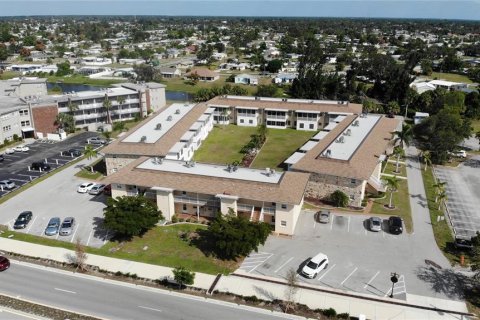 Condominio en venta en Port Charlotte, Florida, 1 dormitorio, 77.02 m2 № 1837476 - foto 28