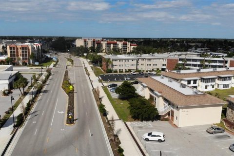 Condominio en venta en Port Charlotte, Florida, 1 dormitorio, 77.02 m2 № 1837476 - foto 22