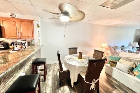 Condominio en venta en Port Charlotte, Florida, 1 dormitorio, 77.02 m2 № 1837476 - foto 8