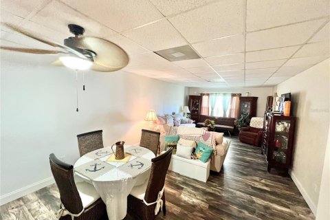 Condominio en venta en Port Charlotte, Florida, 1 dormitorio, 77.02 m2 № 1837476 - foto 2