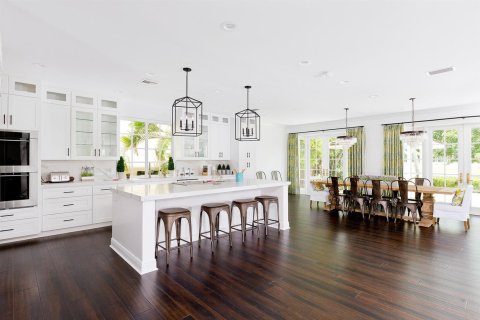 House in Wellington, Florida 5 bedrooms, 458.57 sq.m. № 2243247 - photo 15