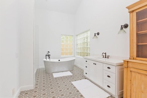 House in Wellington, Florida 5 bedrooms, 458.57 sq.m. № 2243247 - photo 22