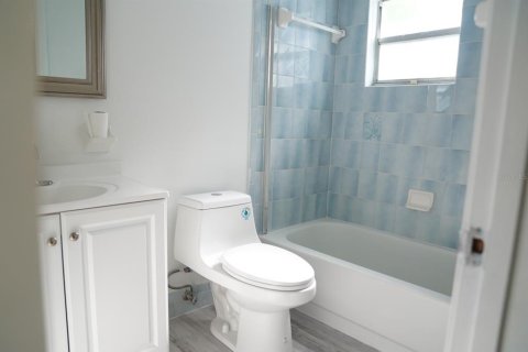 Casa en venta en Tampa, Florida, 4 dormitorios, 136.94 m2 № 1636607 - foto 8