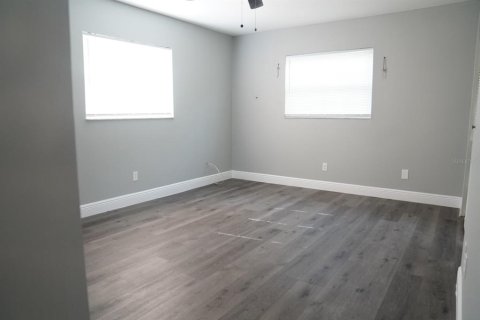 Casa en venta en Tampa, Florida, 4 dormitorios, 136.94 m2 № 1636607 - foto 9