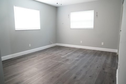 Casa en venta en Tampa, Florida, 4 dormitorios, 136.94 m2 № 1636607 - foto 3