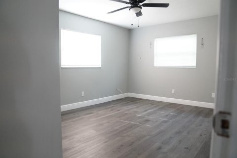 Casa en venta en Tampa, Florida, 4 dormitorios, 136.94 m2 № 1636607 - foto 4