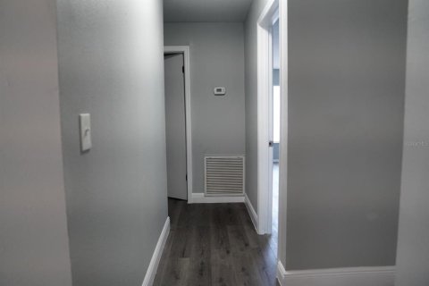 Casa en venta en Tampa, Florida, 4 dormitorios, 136.94 m2 № 1636607 - foto 11
