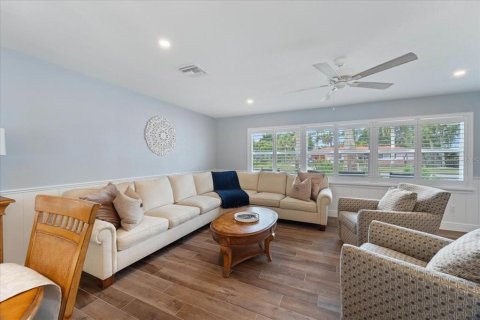 House in Fort Myers, Florida 3 bedrooms, 171.96 sq.m. № 1906150 - photo 11