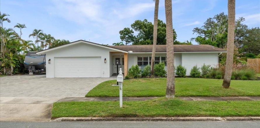 House in Fort Myers, Florida 3 bedrooms, 171.96 sq.m. № 1906150