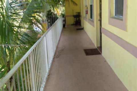 Снять в аренду кондоминиум в Холливуд, Флорида 1 спальня, 69.68м2, № 1738388 - фото 11