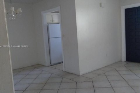 Снять в аренду кондоминиум в Холливуд, Флорида 1 спальня, 69.68м2, № 1738388 - фото 8