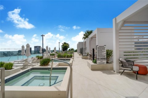 Condo in Miami, Florida, 1 bedroom  № 1924816 - photo 23
