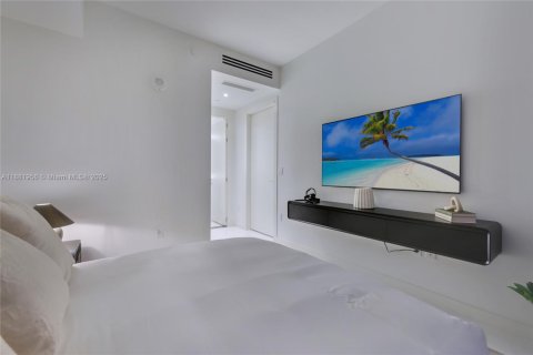 Condo in Miami, Florida, 1 bedroom  № 1924816 - photo 11