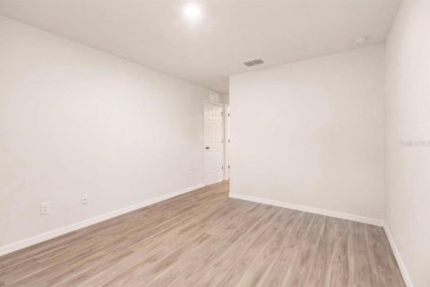 Propiedad comercial en venta en Port Charlotte, Florida, 6 dormitorios, 255.67 m2 № 2215354 - foto 17