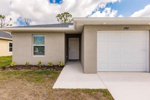 Propiedad comercial en venta en Port Charlotte, Florida, 6 dormitorios, 255.67 m2 № 2215354 - foto 4