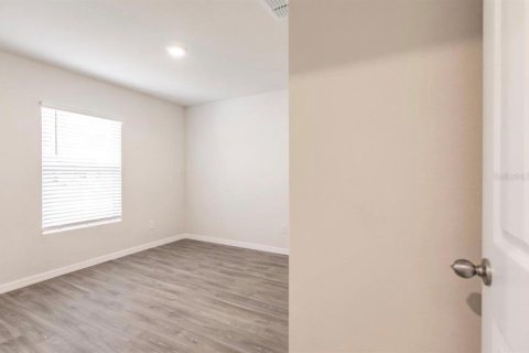 Propiedad comercial en venta en Port Charlotte, Florida, 6 dormitorios, 255.67 m2 № 2215354 - foto 25