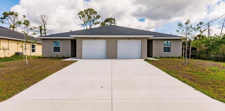 Propiedad comercial en Port Charlotte, Florida 6 dormitorios, 255.67 m2 № 2215354