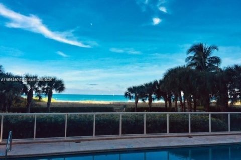 Купить кондоминиум в Серфсайд, Флорида 55.83м2, № 2009347 - фото 12