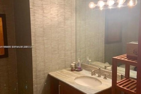 Купить кондоминиум в Серфсайд, Флорида 55.83м2, № 2009347 - фото 8