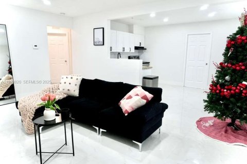 Villa ou maison à louer à Fort Lauderdale, Floride: 4 chambres, 122.91 m2 № 1976776 - photo 6