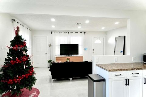 Villa ou maison à louer à Fort Lauderdale, Floride: 4 chambres, 122.91 m2 № 1976776 - photo 7