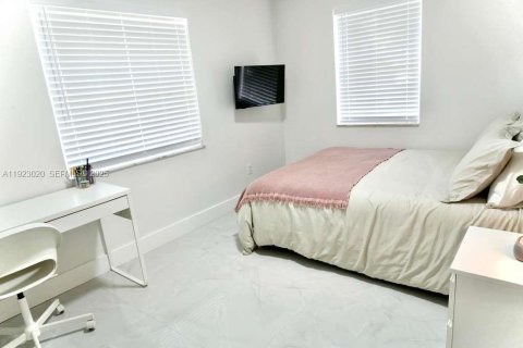 Villa ou maison à louer à Fort Lauderdale, Floride: 4 chambres, 122.91 m2 № 1976776 - photo 15