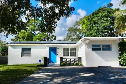 Villa ou maison à louer à Fort Lauderdale, Floride: 4 chambres, 122.91 m2 № 1976776 - photo 2