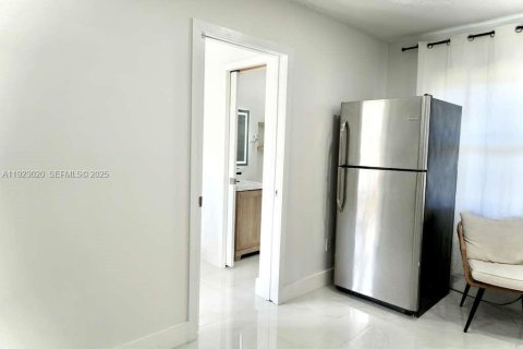 Villa ou maison à louer à Fort Lauderdale, Floride: 4 chambres, 122.91 m2 № 1976776 - photo 10