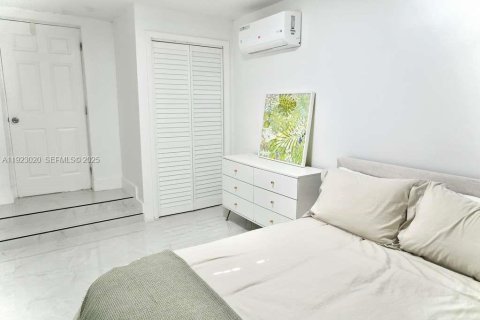 Villa ou maison à louer à Fort Lauderdale, Floride: 4 chambres, 122.91 m2 № 1976776 - photo 14