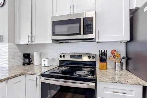 Touwnhouse à vendre à Kissimmee, Floride: 3 chambres, 133.78 m2 № 2432748 - photo 6