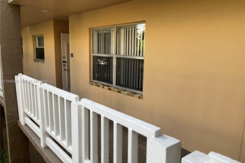 Condominio en venta en Sunrise, Florida, 2 dormitorios, 95.22 m2 № 1986470 - foto 2