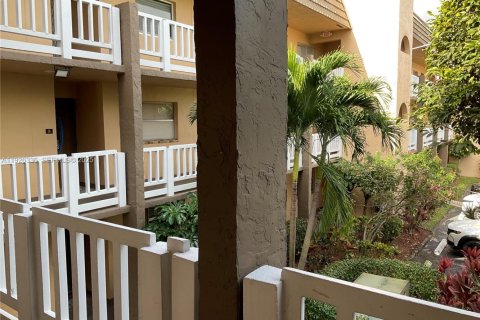 Condominio en venta en Sunrise, Florida, 2 dormitorios, 95.22 m2 № 1986470 - foto 1