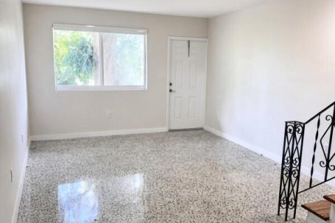 Copropriété à louer à Miami, Floride: 2 chambres, 111.48 m2 № 2420723 - photo 2