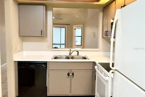 Condo in Orlando, Florida, 2 bedrooms  № 2399536 - photo 10