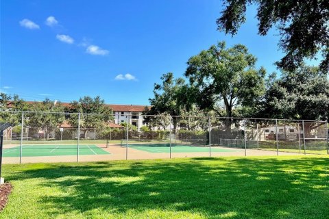 Condo in Orlando, Florida, 2 bedrooms  № 2399536 - photo 24