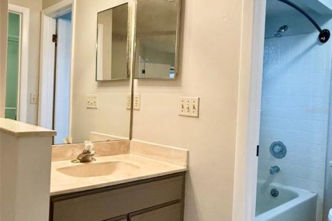 Condo in Orlando, Florida, 2 bedrooms  № 2399536 - photo 17