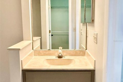 Condo in Orlando, Florida, 2 bedrooms  № 2399536 - photo 16
